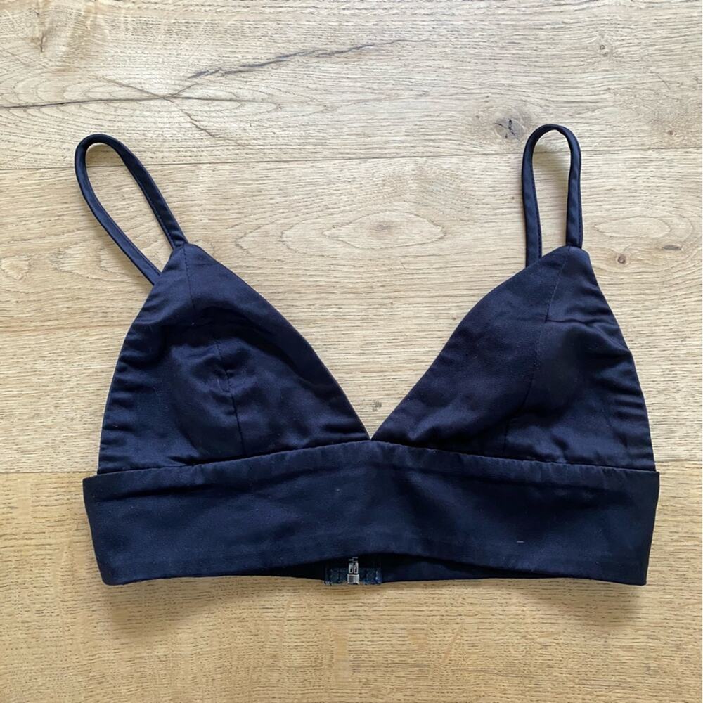 Luvalot - Sleeveless Crop Top with Back Zipper in Black